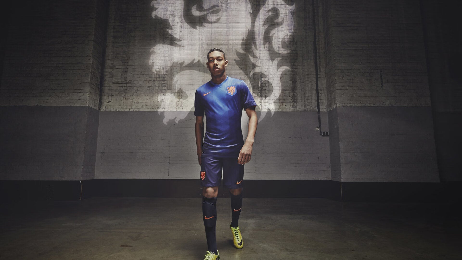 纳达尔鏖战五盘险胜德约科维奇 法网第14冠近在咫尺