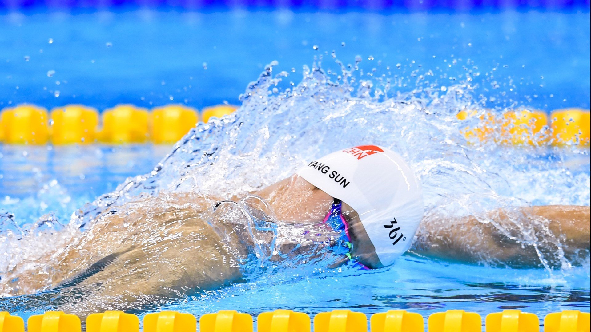 全国羽毛球锦标赛圆满落幕，新秀选手勇夺单打冠军